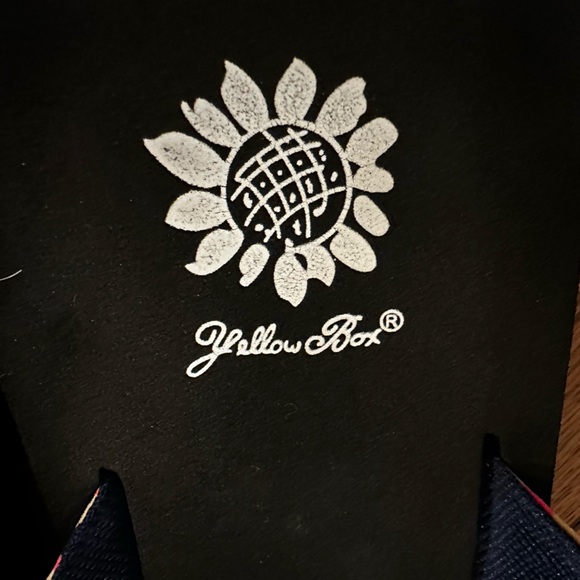 Yellow Box tropical pattern flip flops - Picture 4 of 7
